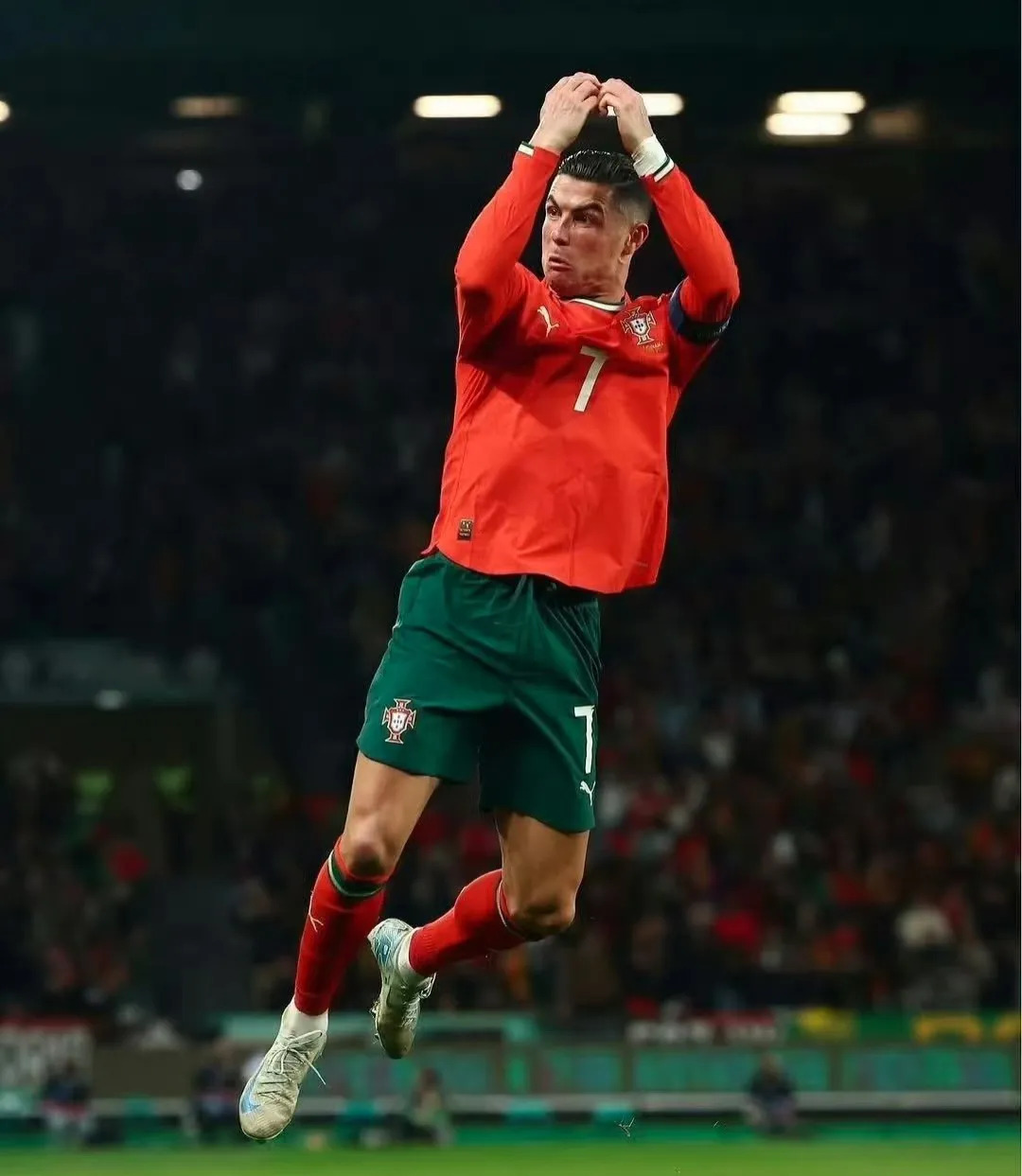 C罗迎来二十赛季出色发挥，FPX观众热烈欢呼！上演精彩一战(21ty c罗)