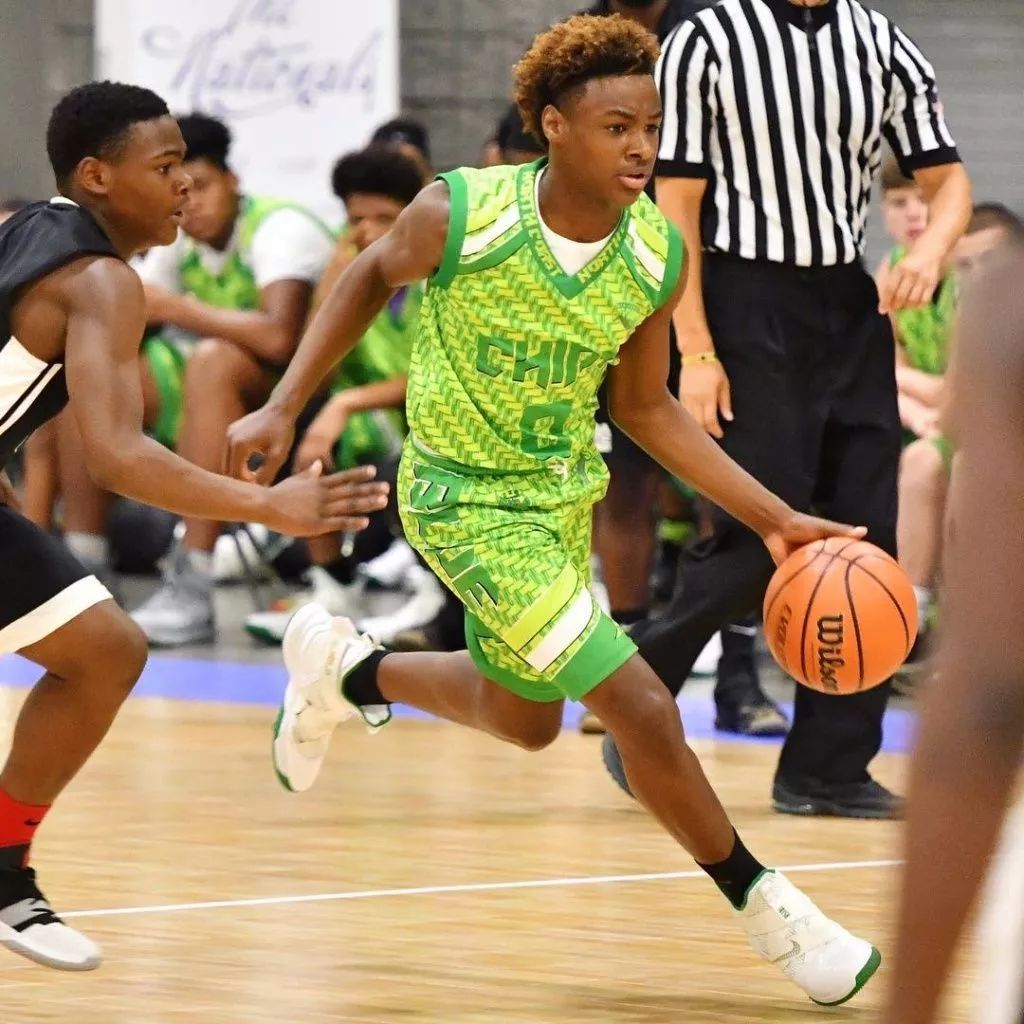 包含TheShy重返赛场，夺冠首场状态出色，公牛观众沸腾！引发球迷热议的词条