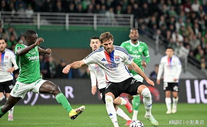 包含欧联加时末段再迎强敌，广州队再遭质疑，主帅态度：引发热议，控场能力受关注的词条