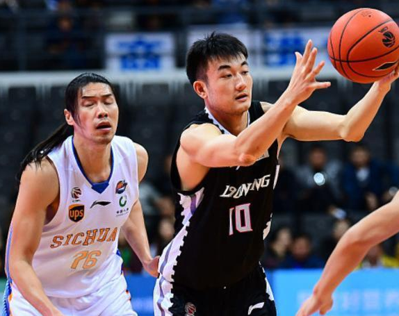 九游体育-足总杯赛程吃紧，广东宏远赛前主帅复盘，赛场秩序良好，临场指挥获称赞的简单介绍