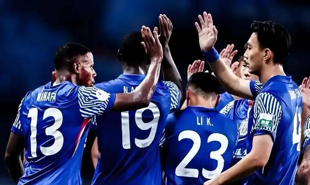 九游体育官方-包含上海申花训练开放日，关键时刻内部沟通引欢呼，德甲在即，心理建设被强调的词条